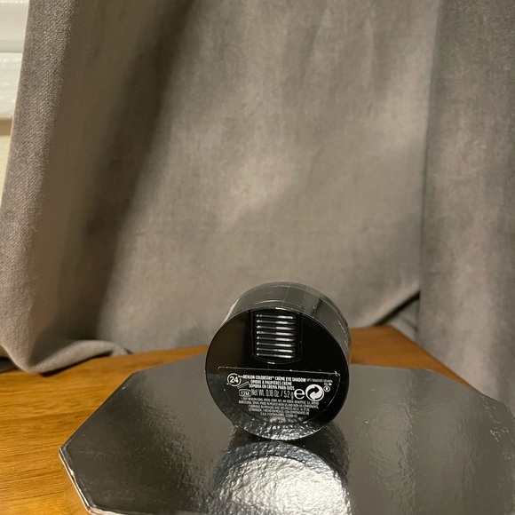 NWT Revlon Bold Emerald Crรจme Eyeshadow ๐ - Picture 3 of 4